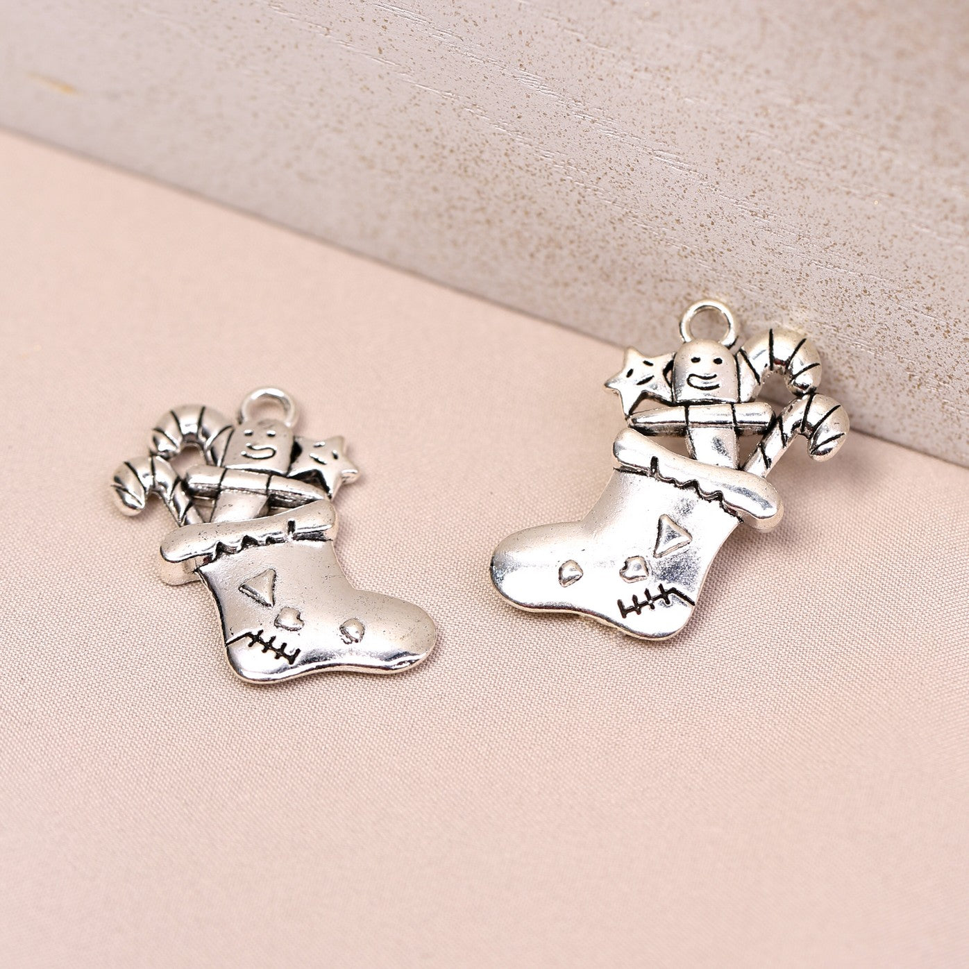 Christmas Stocking Metal Charms (6pcs) (MLB-009)
