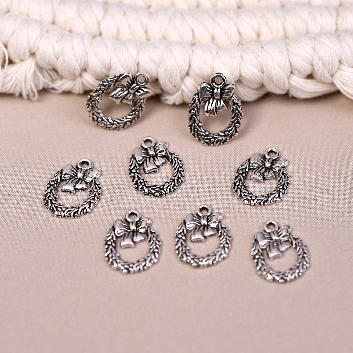 Christmas Wreath Metal Charms (8pcs) (MLB-002)