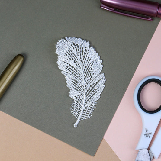Ivory Lace Feather Applique (1pc) (RT20133IV)