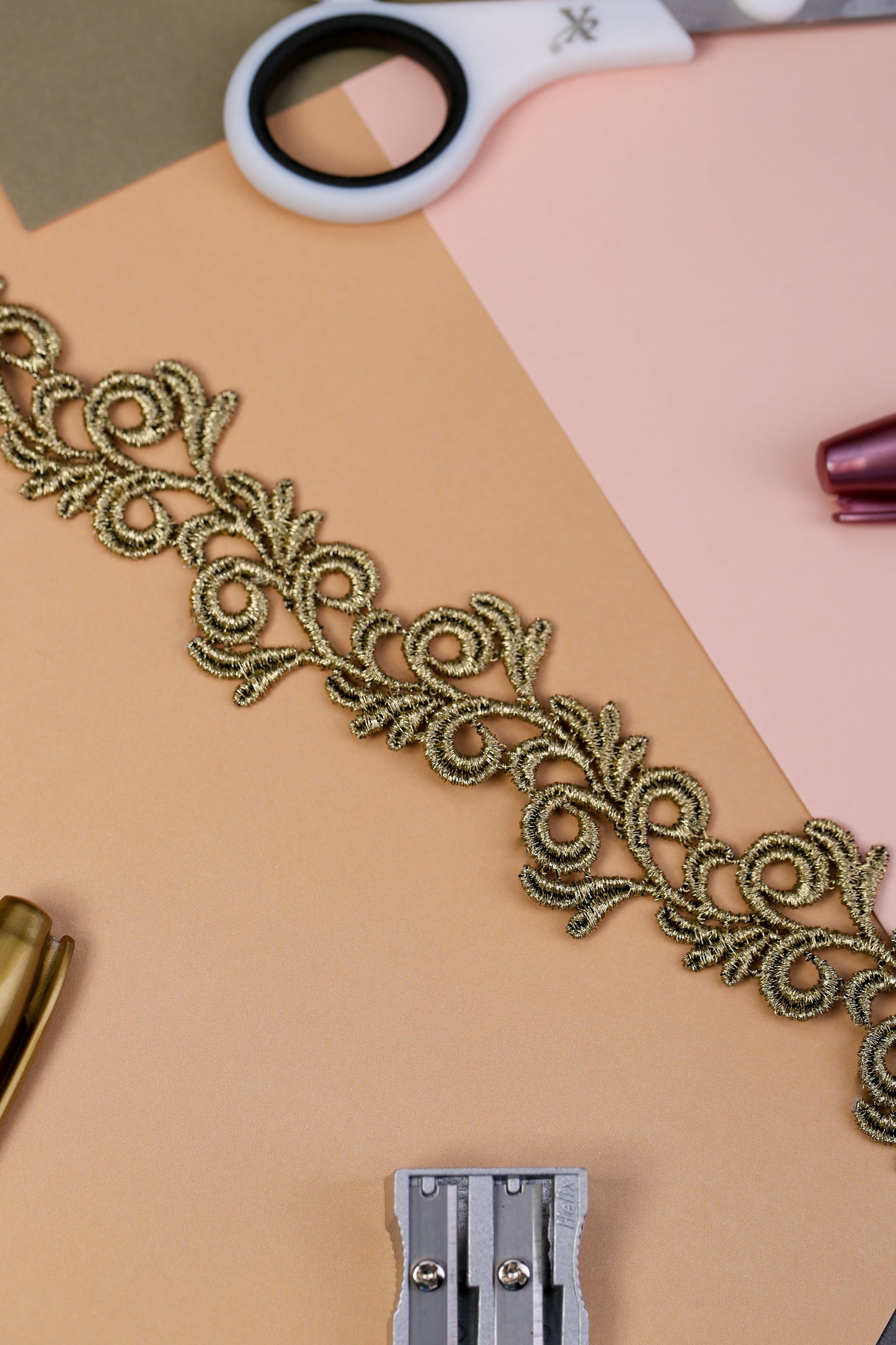 Gold Swirl Lace Edging (RT10692G)